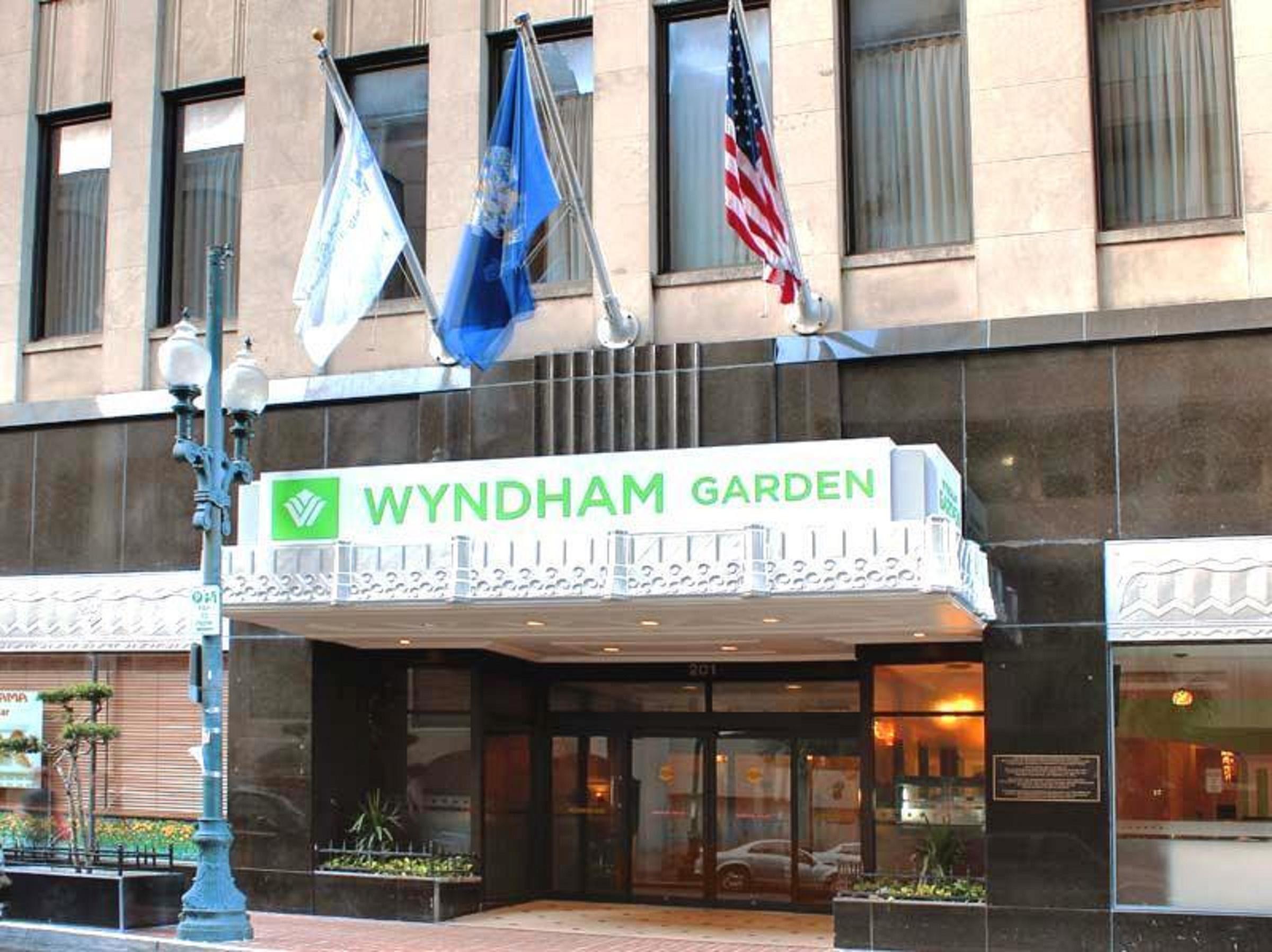 Wyndham Garden Baronne Plaza Hotel New Orleans Exterior photo