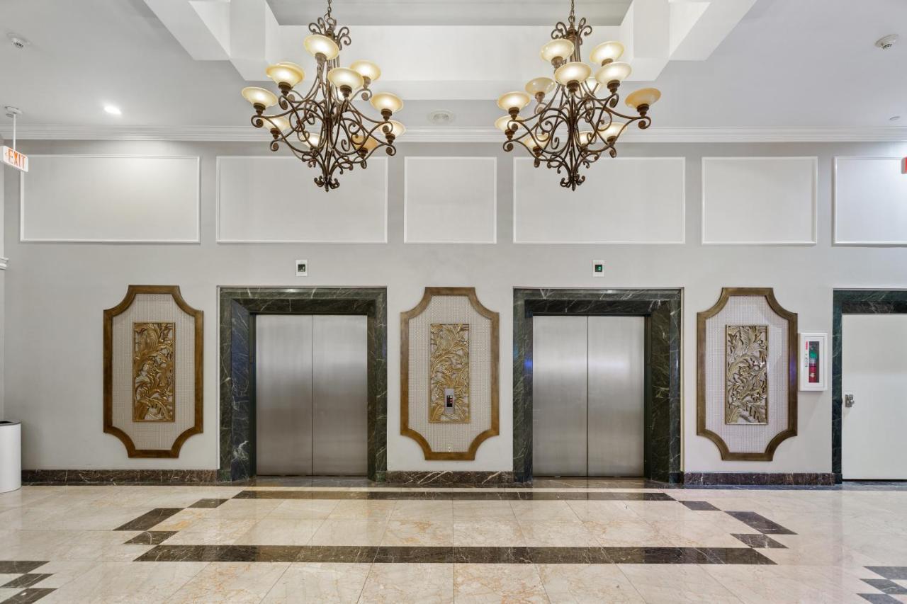 Wyndham Garden Baronne Plaza Hotel New Orleans Exterior photo