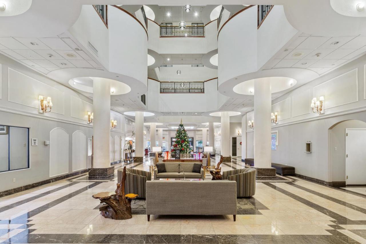 Wyndham Garden Baronne Plaza Hotel New Orleans Exterior photo