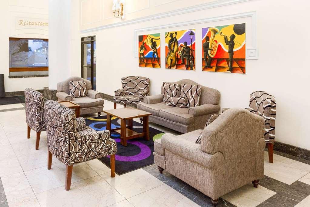 Wyndham Garden Baronne Plaza Hotel New Orleans Interior photo