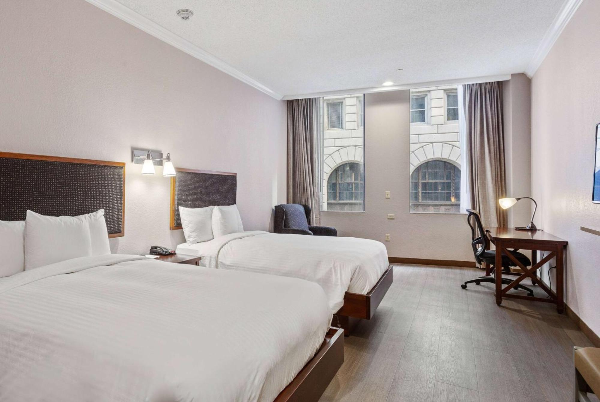 Wyndham Garden Baronne Plaza Hotel New Orleans Exterior photo
