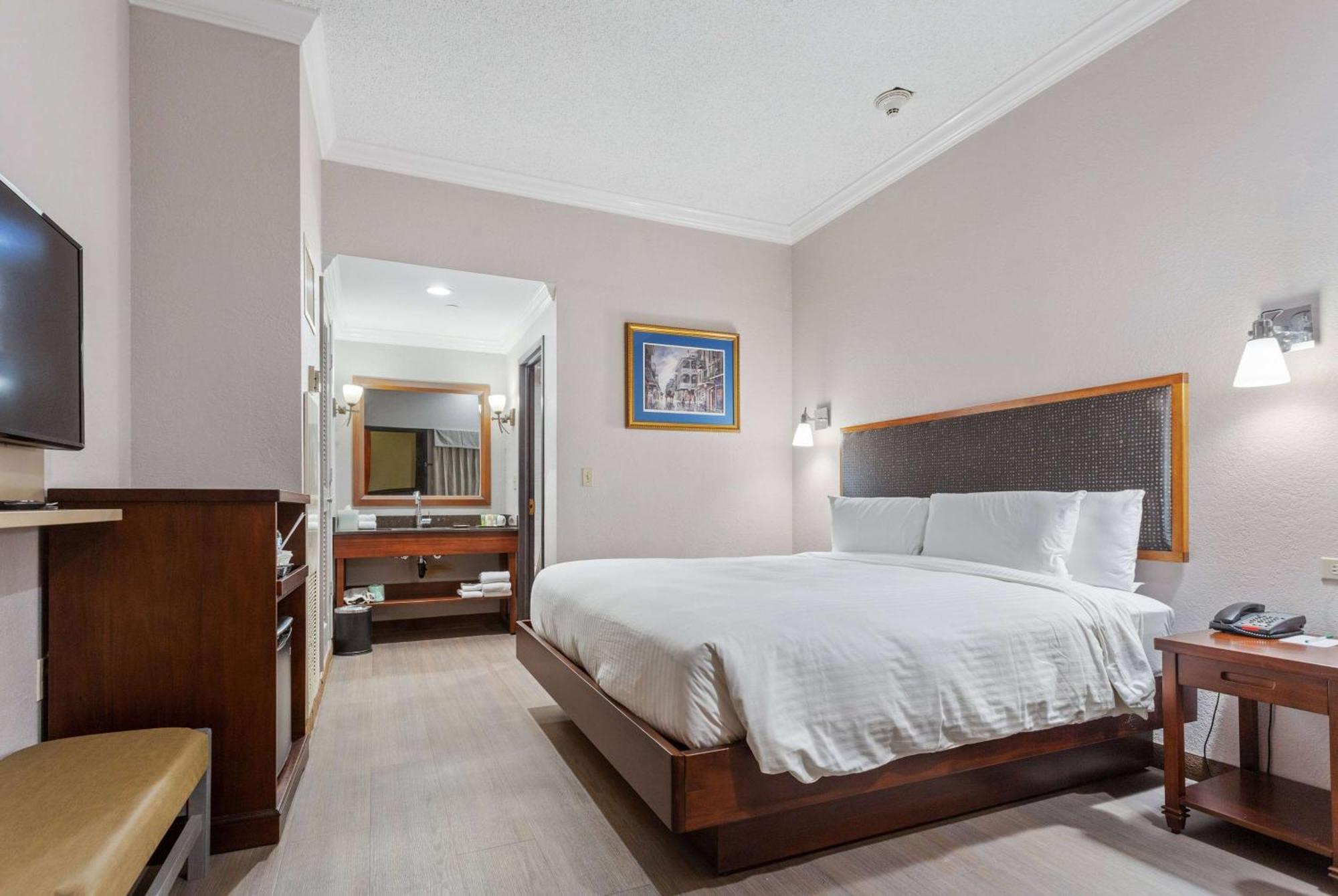 Wyndham Garden Baronne Plaza Hotel New Orleans Exterior photo